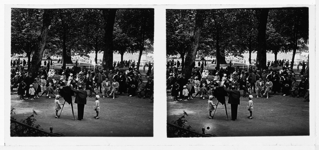 Un photographe Place des Quinconces