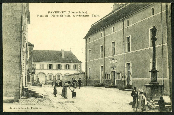 Place de l'Hôtel de ville, gendarmerie, école