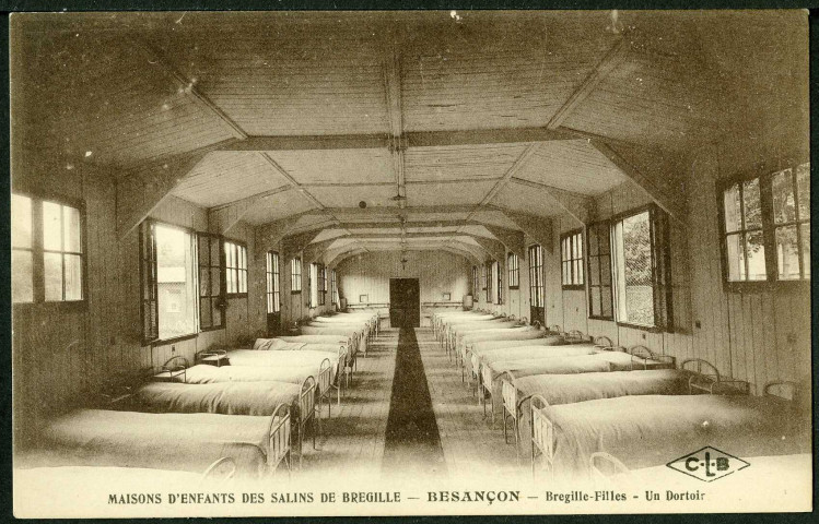 Maisons d'enfants des Salins de Bregille, filles, un dortoir