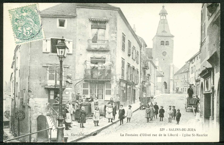 La fontaine d'Olivet, rue de la Liberté