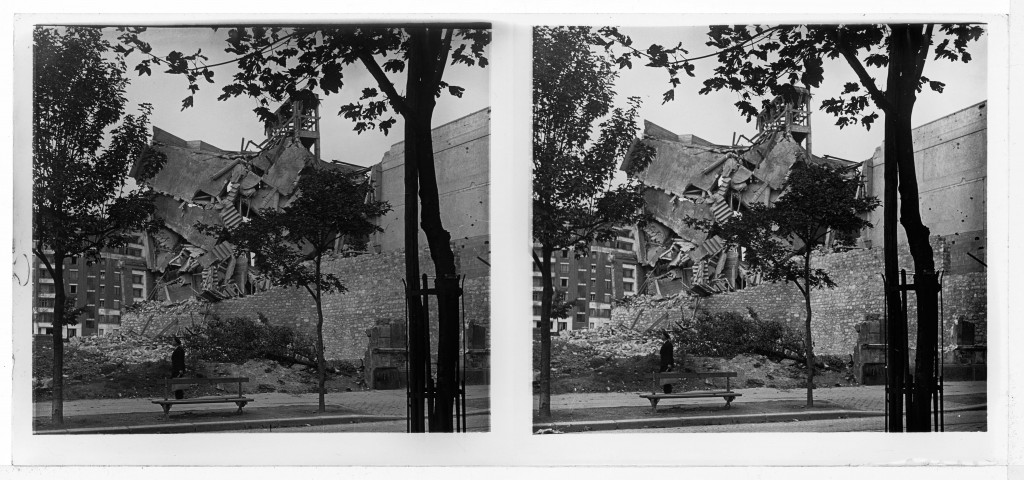 Après un bombardement (plan large)