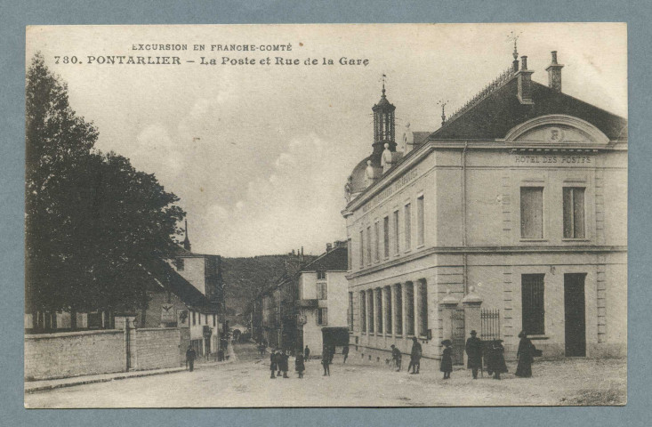 La poste et rue de la Gare