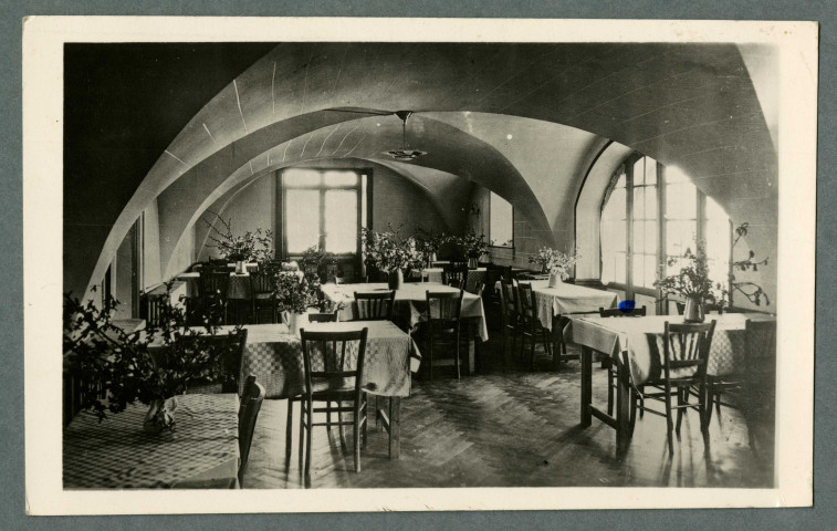 Château - salle à manger de la maison de repos