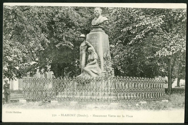 Monument Viette sur la place