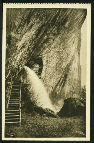Passerelle d'entrée des grottes
