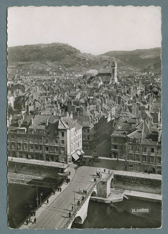 Vue générale prise de l'église de la Madeleine