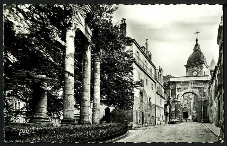 Square Castan, théâtre romain, porte noire, cathédrale Saint-Jean