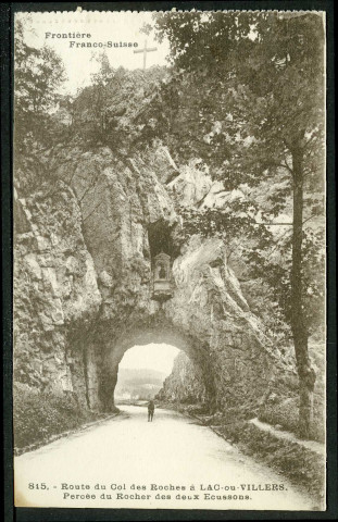 Route du col des Roches à Lac-ou-Villers. Percée du rocher des Deux Écussons