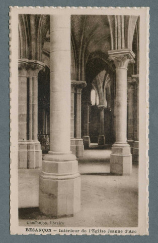 Intérieur de l'église Jeanne d'Arc