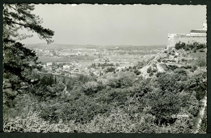 Vue sur la ville et citadelle