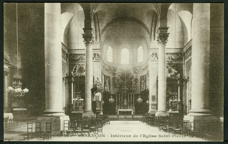 Intérieur de l'église Saint-Pierre