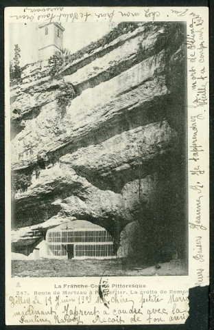 Route de Morteau à Pontarlier. La grotte de Remonot
