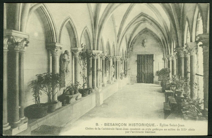 Cloître de la cathédrale Saint-Jean construit en style gothique au milieu du XIXe s. par Guerinot