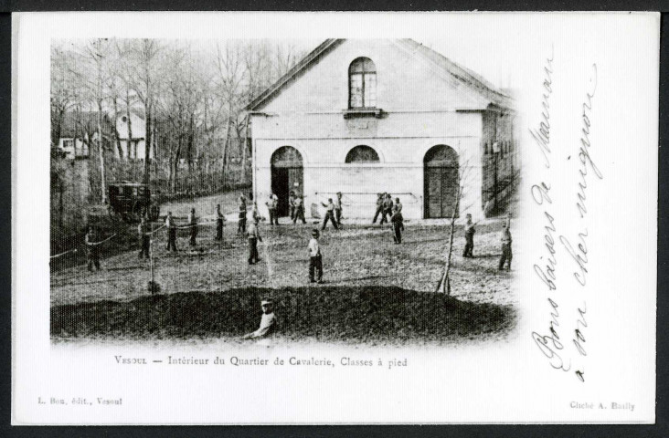Intérieur du quartier de cavalerie, classes à pied