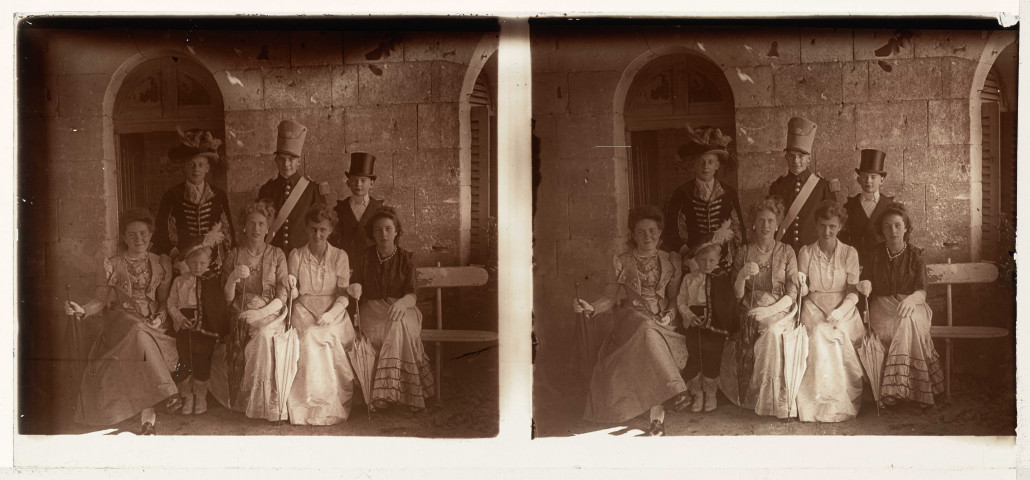 Groupe en costumes