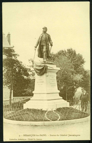 Vue de la statue du général Jeanningros