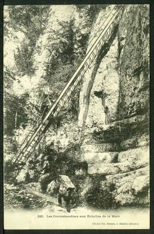 Les contrebandiers aux Échelles de la Mort