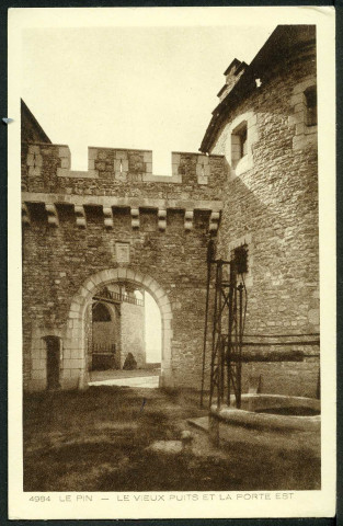 Le vieux puits et la porte Est