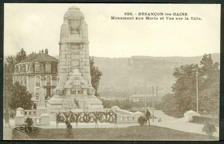 Monument aux morts et vue sur la ville