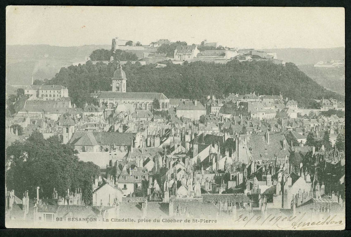 Vue prise sur la cathédrale Saint-Jean et la citadelle