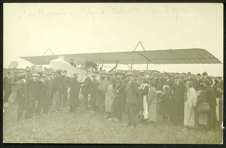 Arrivée du lieutenant de Bernis en aéroplane à Besançon