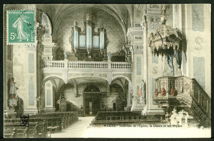 Intérieur de l'église. La chaire et les orgues