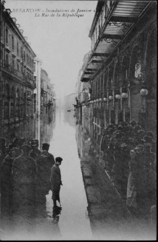 Vue de la rue de la République, inondations 1910