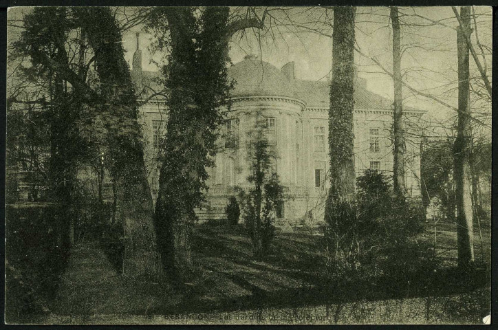 Façade sur le parc de la préfecture