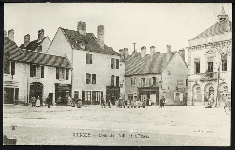 La grande place et l'Hôtel de Ville