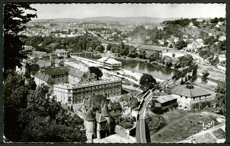 Panorama depuis la citadelle, au premier plan la porte Rivotte