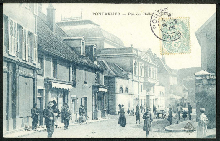 Rue des Halles et le théâtre