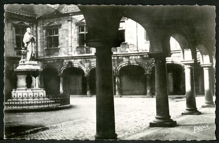 Les arcades du palais Granvelle