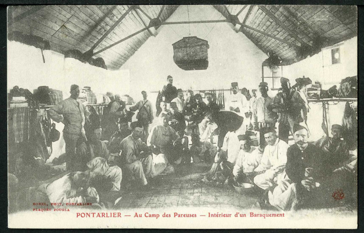 Le camp des Pareuses, intérieur d'un baraquement
