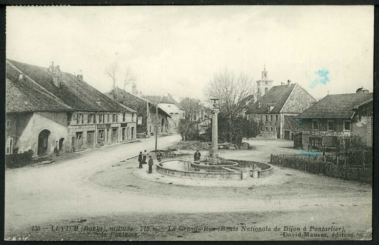 La Grande Rue, la fontaine