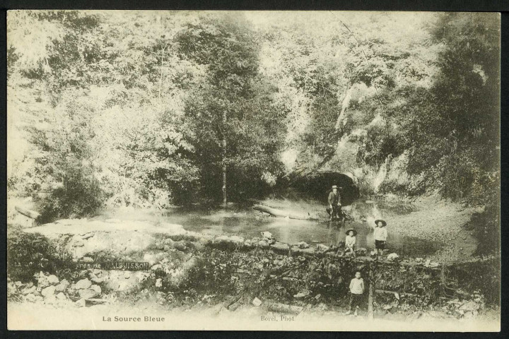 Près de Malbuisson. La Source Bleue
