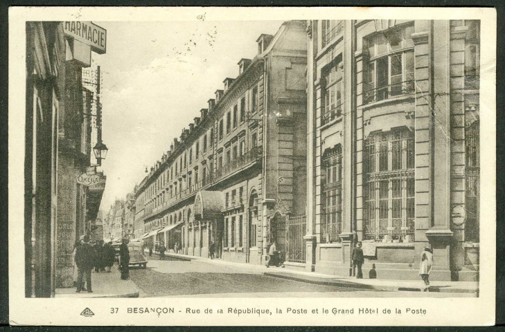 Rue de la République, la poste, le Grand Hôtel de la Poste