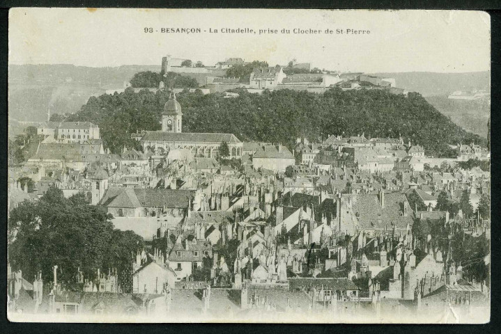 Vue prise sur la cathédrale Saint-Jean et la citadelle