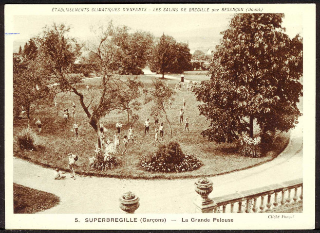 Etablissements climatiques d'enfants, les salins de Bregille par Besançon, Superbregille (garçons), la grande pelouse