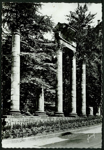 Square Castan, vestiges du théâtre romain