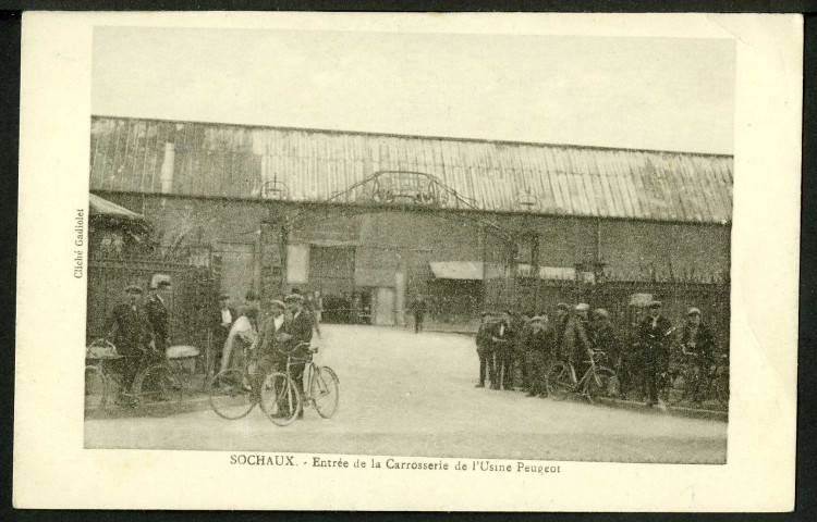 Entrée de la carosserie de l'usine Peugeot