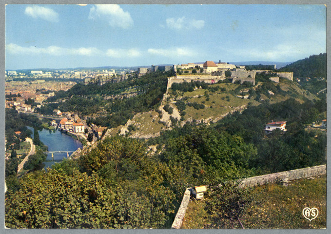 La citadelle dominant la vallée du Doubs