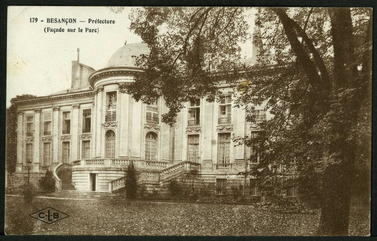 Façade sur le parc de la préfecture