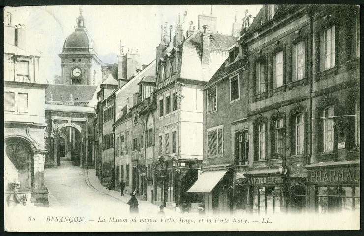 Place Victor Hugo, porte Noire et cathédrale Saint-Jean