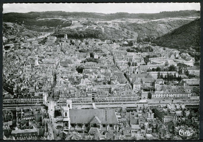 Vue aérienne, la Madeleine et les quais
