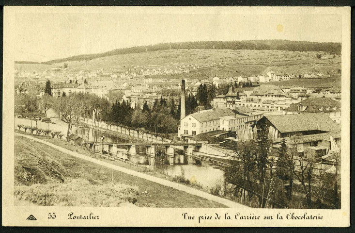 Vue prise de la carrière sur la chocolaterie