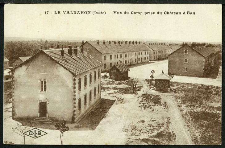 Vue du camp prise du château d'eau