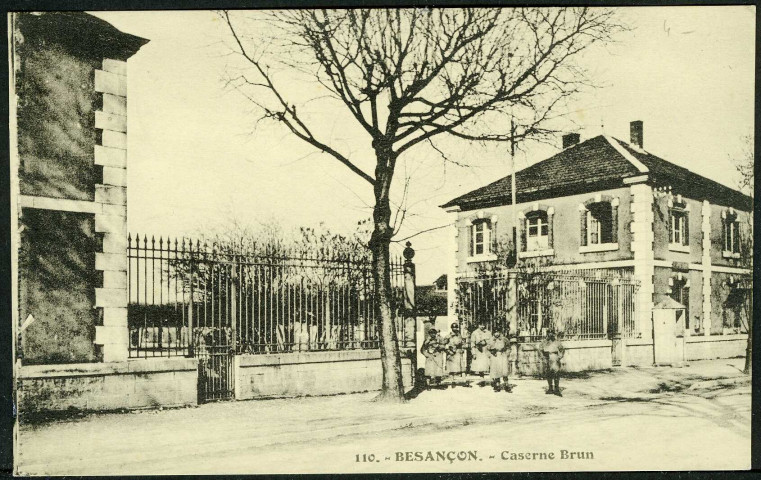 La caserne Brun, entrée