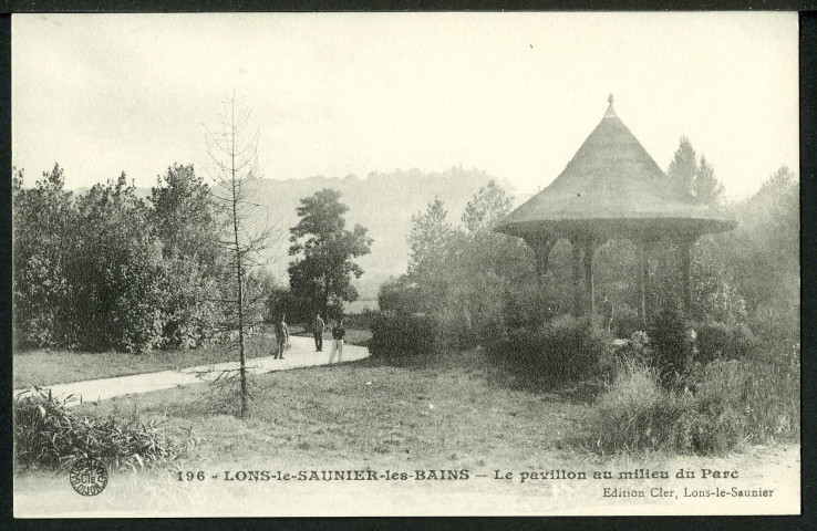 Le pavillon au milieu du parc