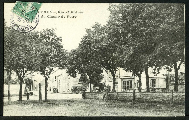 Rue et entrée du Champ de Foire