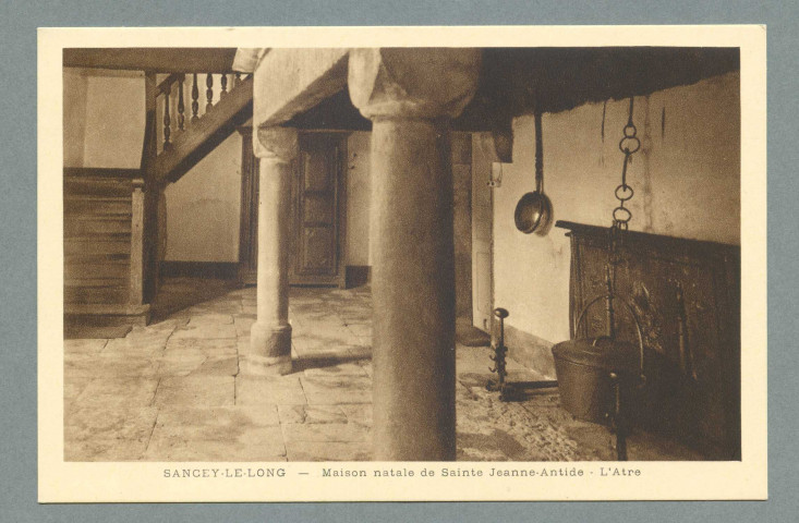 Maison natale de Sainte Jeanne Antide. L'âtre
